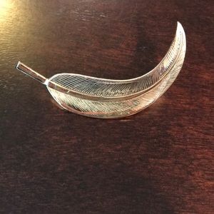 Beautiful Vintage Gold Leaf Brooch